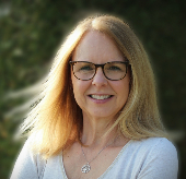 Bild von Heidi Gilgert, lächelnd Bild von Heidi Gilgert, lächelnd